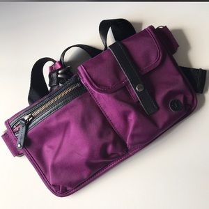 Lululemon waist pouch - good for dog walking!